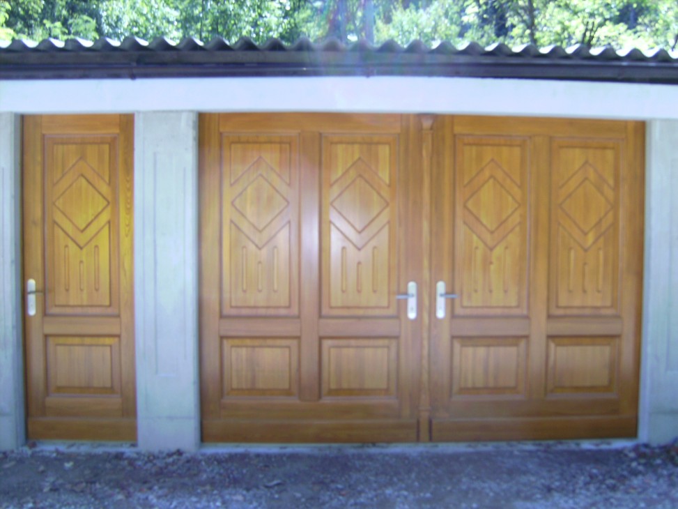 Eingangstor und Tür